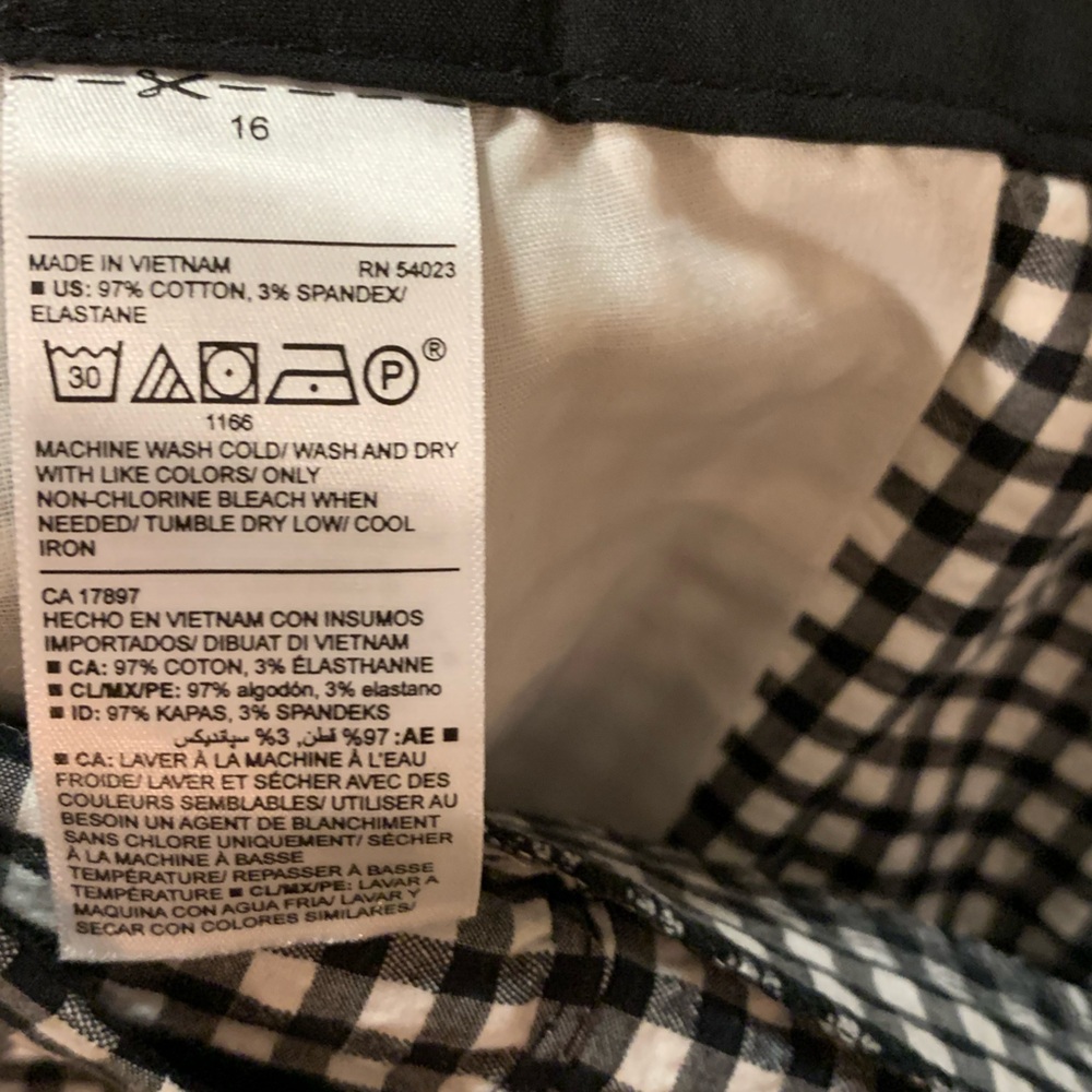 Old navy brand women’s cotton shorts size 16 - Picture 3 of 4